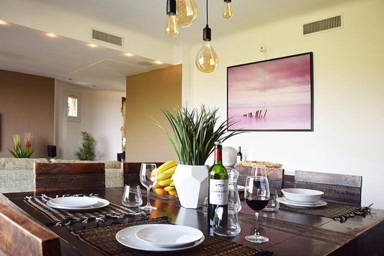 La table dressée pour le dîner